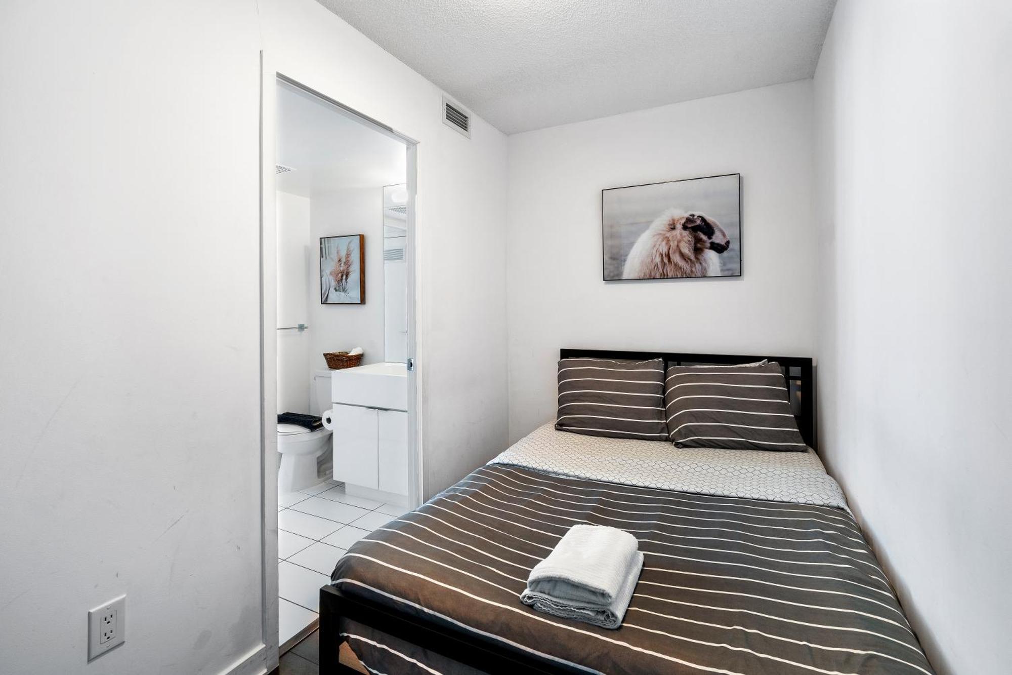 Exquisite Condos By Cn Tower With Parking Toronto Exteriér fotografie